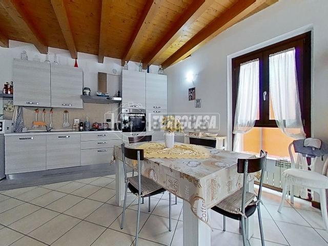 Appartamento in vendita a Biassono, Lombardia