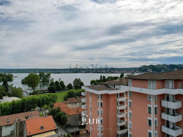 Appartamento in vendita a Angera, Lombardia