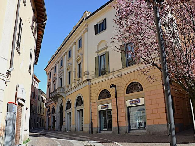Appartamento in vendita a Novate Brianza, Merate
