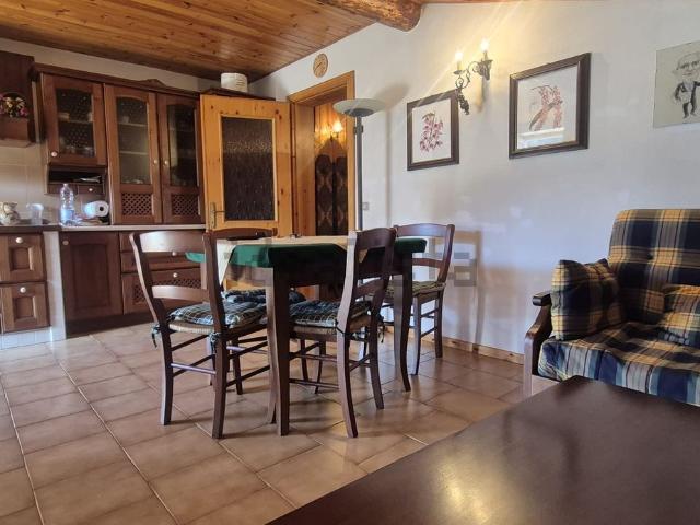Appartamento in vendita a Comunità Montana della Valle Brembana, Averara