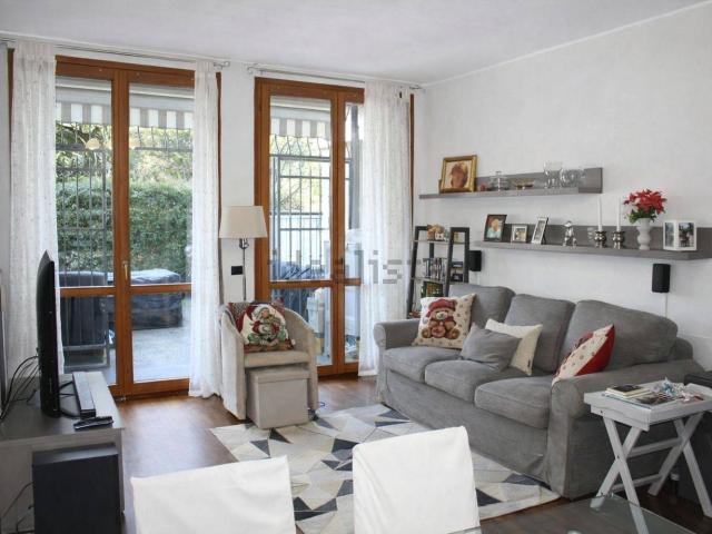 Appartamento in vendita a Biassono, Lombardia