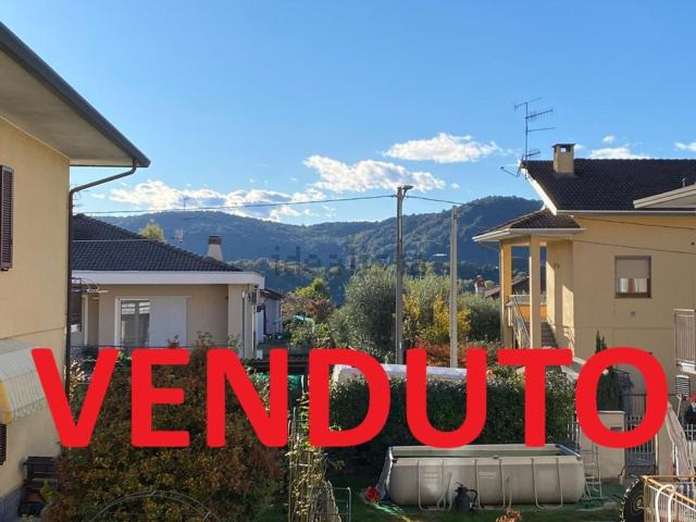Appartamento in vendita a Varano Borghi, Lombardia