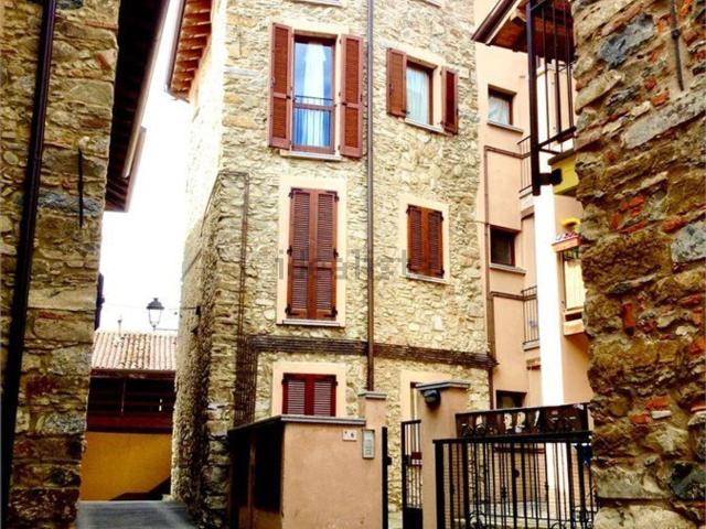 Appartamento in vendita a Colle Brianza, Lombardia