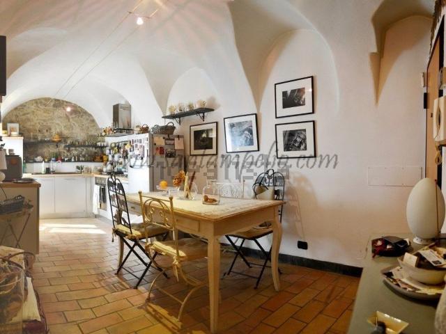 Appartamento in vendita a Dolceacqua, Liguria