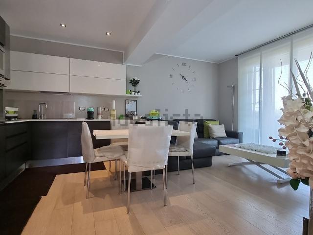Appartamento in vendita a Cernusco Sul Naviglio, Lombardia