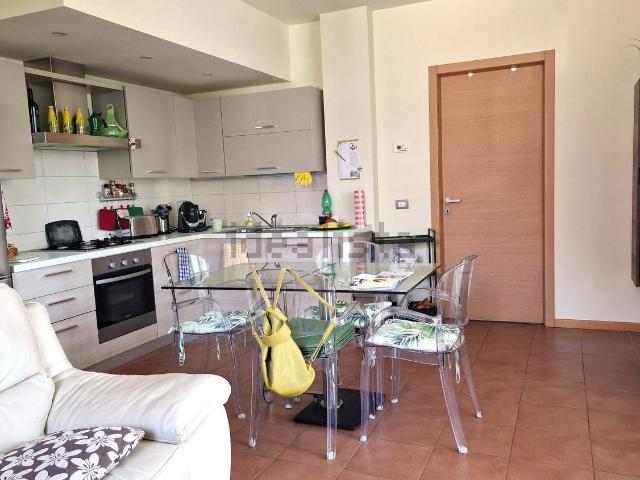 Appartamento in vendita a Biandronno, Varese