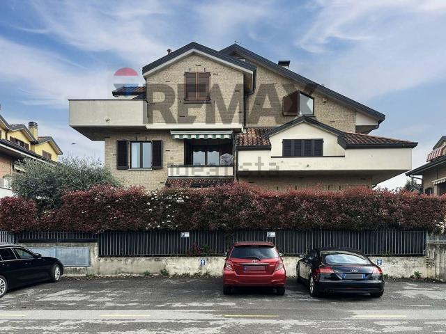 Appartamento in vendita a Meda, Lombardia