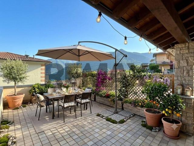 Appartamento in vendita a Solto Collina, Lombardia