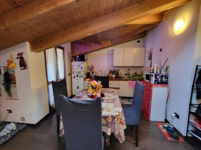 Appartamento in vendita a Barni, Lombardia
