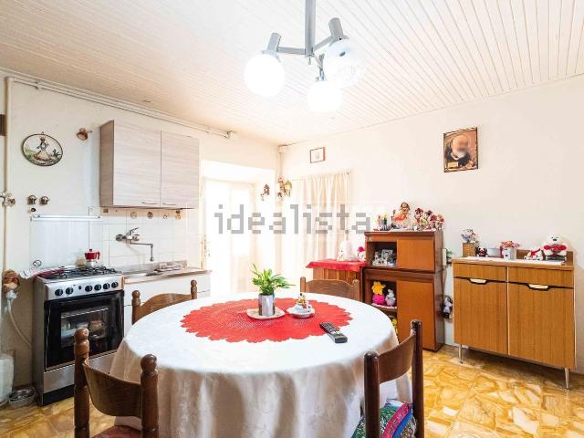 Appartamento in vendita a Molteno, Lombardia
