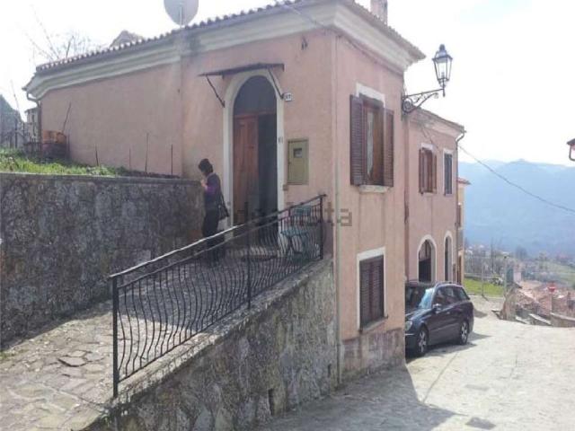 Appartamento in vendita a Sasso Di Castalda, Basilicata