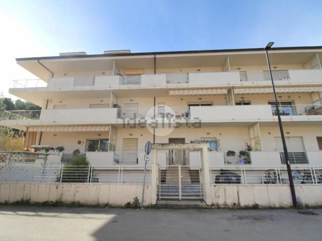 Appartamento in vendita a Quartiere dei poeti, Pineto