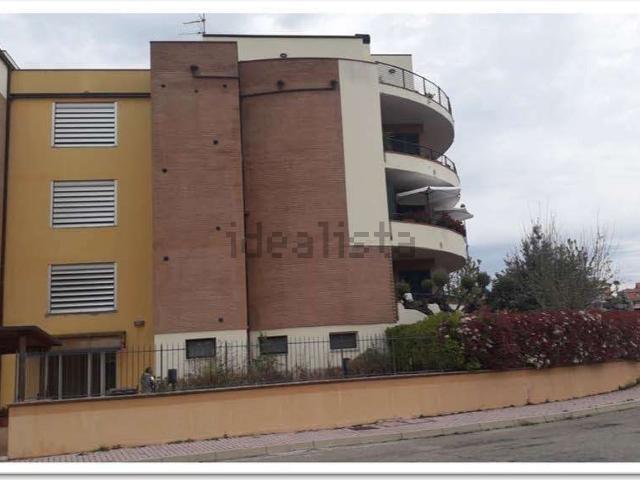 Appartamento in vendita a Quartiere dei poeti, Pineto