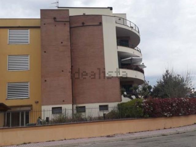 Appartamento in vendita a Quartiere dei poeti, Pineto
