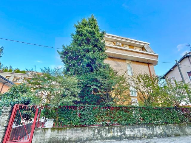 Appartamento in vendita a Regina Pacis, Monza