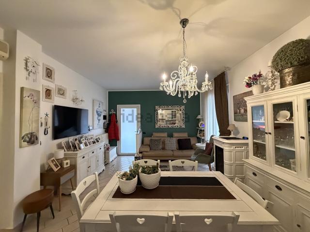 Appartamento in vendita a Riccione, Reggio Emilia