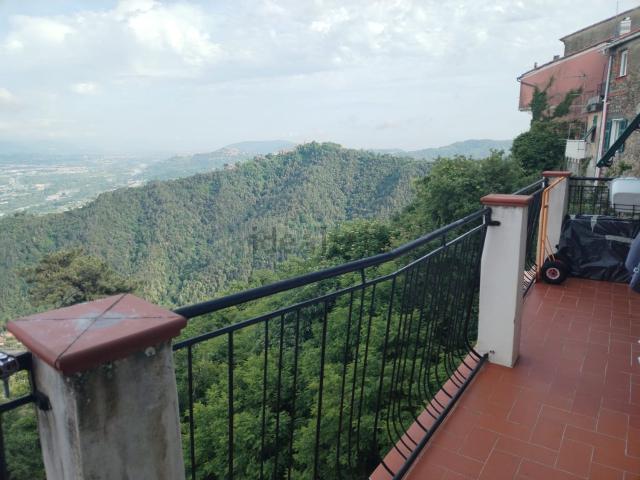 Appartamento in vendita a Follo, Liguria
