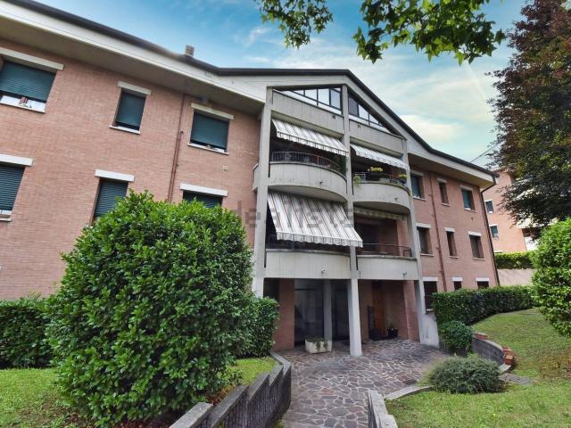 Appartamento in vendita a Solaro, Lombardia