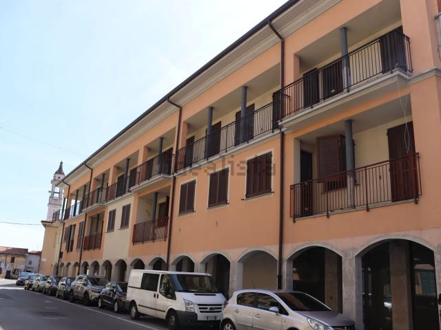 Appartamento in vendita a Cairate, Lombardia