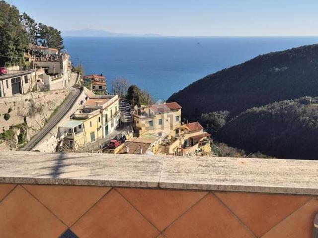 Appartamento in vendita a Vietri Sul Mare, Campania