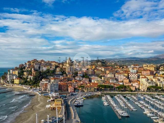 Appartamento in vendita a Borgo Marina, Imperia