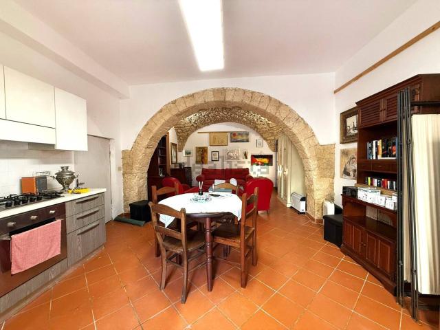 Appartamento in vendita a Cappuccini, Cala Di Volpe