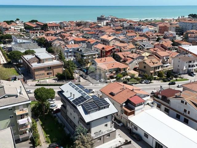 Appartamento in vendita a Quartiere dei poeti, Pineto