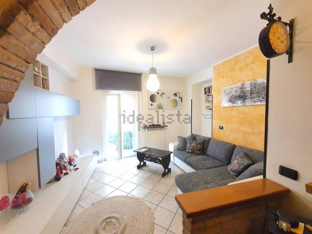 Appartamento in vendita a Oggiono, Lombardia