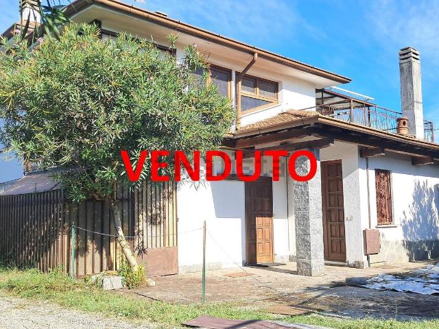 Appartamento in vendita a Ternate, Lombardia