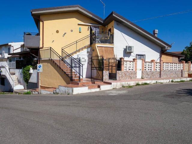 Appartamento in vendita a Marina di Roseto Capo Spulico, Roseto Capo Spulico