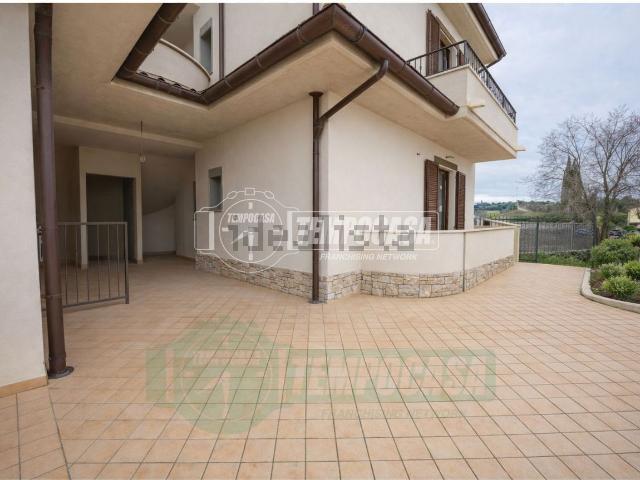Appartamento in vendita a Contrada Montecanepino, Marche