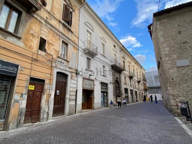 Appartamento in vendita a Sulmona, L'Aquila