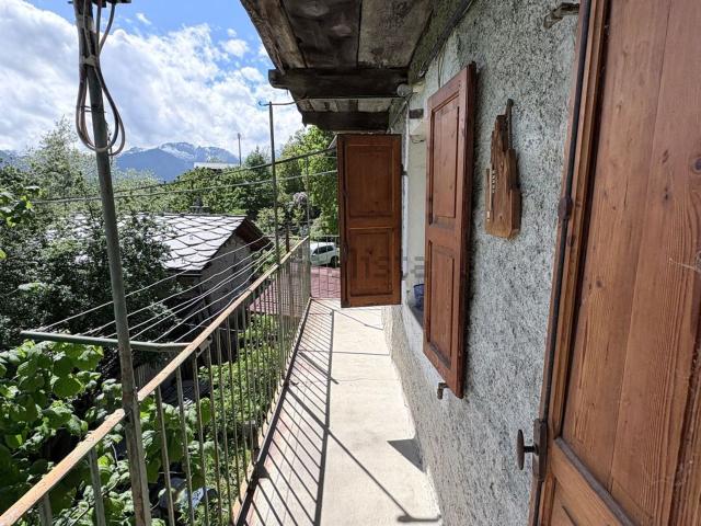 Appartamento in vendita a Challand Saint Anselme, Aosta