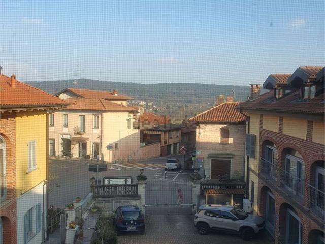 Appartamento in vendita a Mercallo, Lombardia