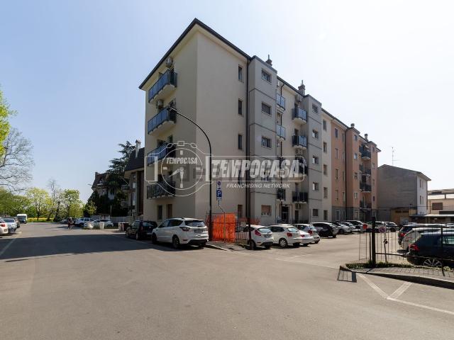 Appartamento in vendita a Cernusco Sul Naviglio, Lombardia