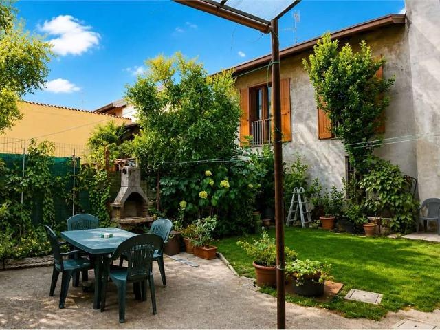 Appartamento in vendita a Fenegrò, Lombardia