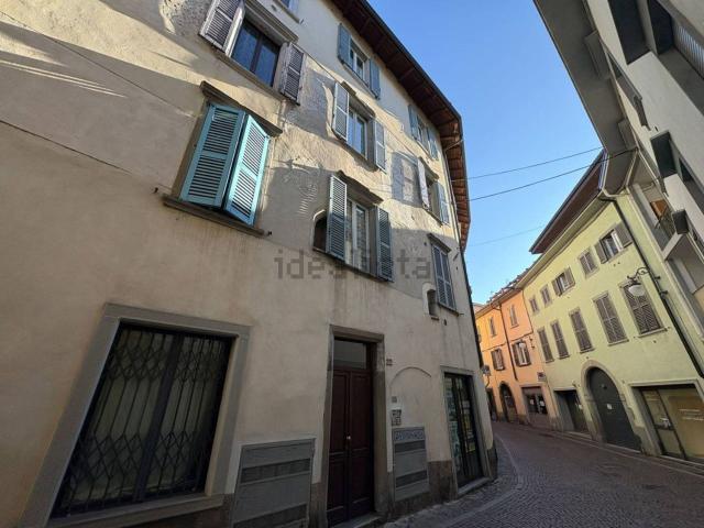 Appartamento in vendita a Alzano Lombardo, Lombardia