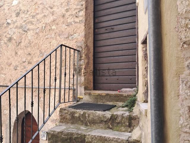 Appartamento in vendita a Lenola, Lazio