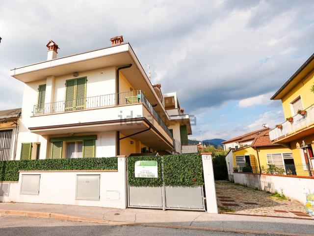 Appartamento in vendita a Montale, Toscana