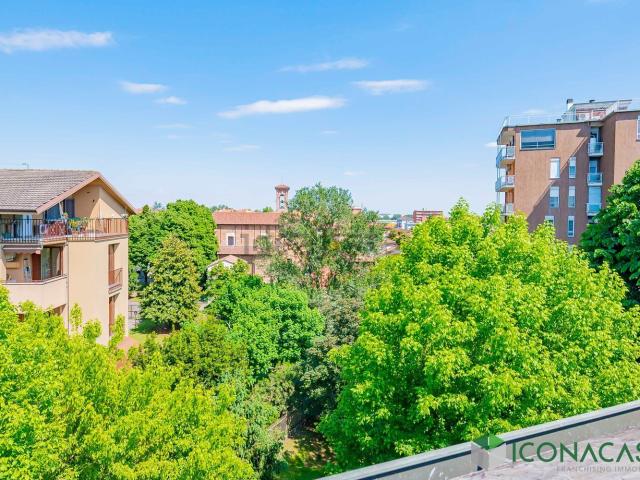 Attico in vendita a Peschiera Borromeo, Lombardia