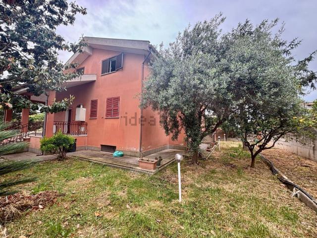 Appartamento in vendita a Campo Jemini, Pomezia