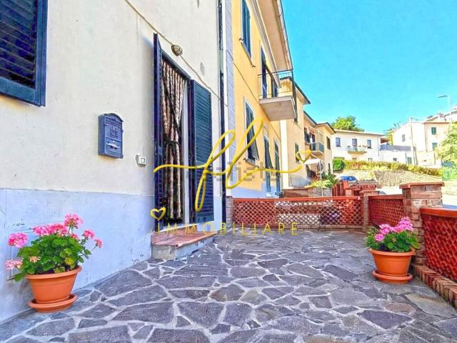 Appartamento in vendita a Montecerboli, Larderello