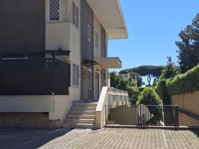 Appartamento in vendita a Axa, Roma Capitale