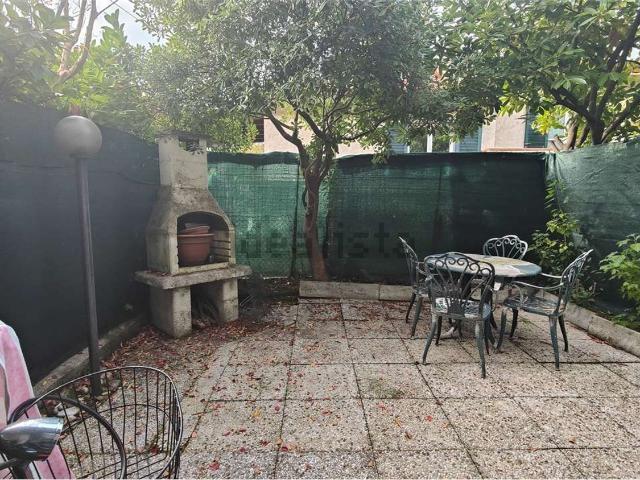 Appartamento in vendita a Marina di Massa, Marina Di Massa