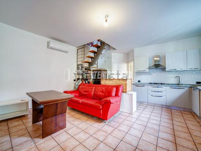 Appartamento in vendita a Carnago, Lombardia