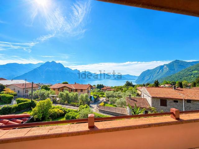 Appartamento in vendita a Solto Collina, Lombardia