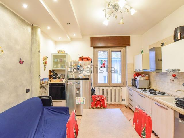 Appartamento in vendita a Carate Brianza, Lombardia