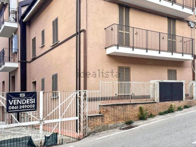 Appartamento in vendita a Contrada De Contro, Teramo