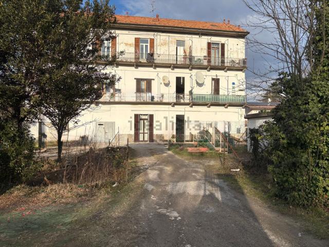 Appartamento in vendita a Gallarate, Lombardia
