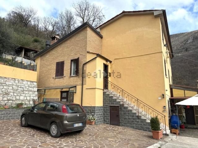 Appartamento in vendita a Gubbio, Umbria
